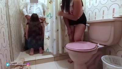 Slaugytoja randa gydytoją, dulkinantį pacientę ligoninės vonios kambaryje / 1 DALIS / NicoleLondrawer / Chiquicandy