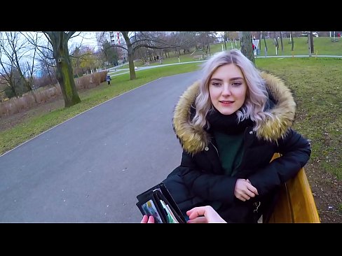❤️ Už pinigus nuryja karštą nepažįstamojo spermą - blowjob in the park by Eva Elfie Super seksas prie mūsų ❤